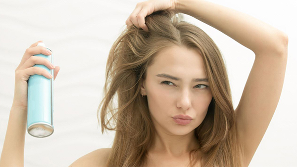 Bí quyết tóc bồng bềnh: 15 cách gội đầu lâu bết cho chị em